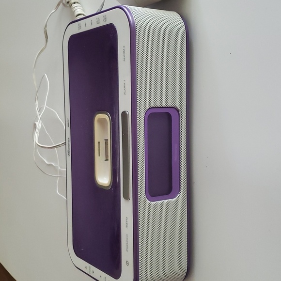 Memorex iWake Dual Alarm AM FM Radio and iPod Dock - Picture 1 of 4